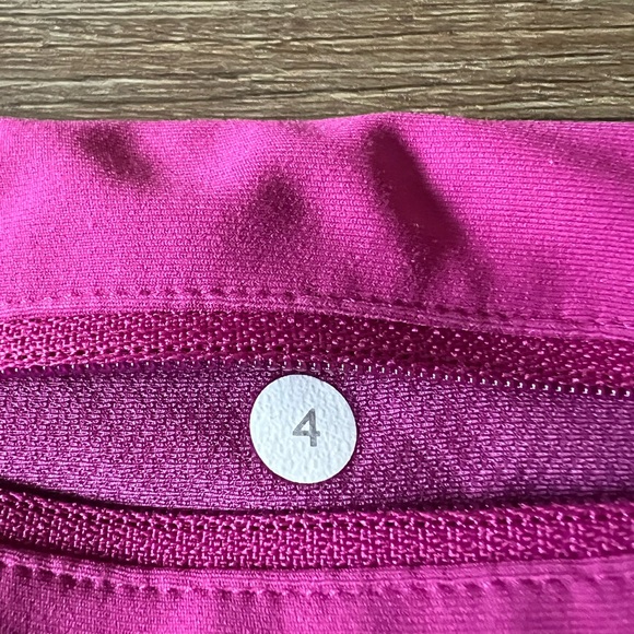 Lululemon Tight Stuff Crop Bordeaux Drama /Raspberry Size 4 Leggings - Picture 3 of 7